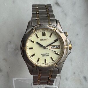 Seiko Kinetic Titanium Mens Day/Date Watch w/ a New Capacitor